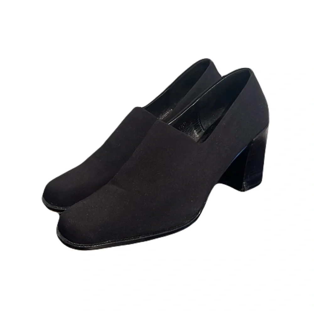 Donald J. Pliner The Chelsie Pump Heels in Black, size 7.5